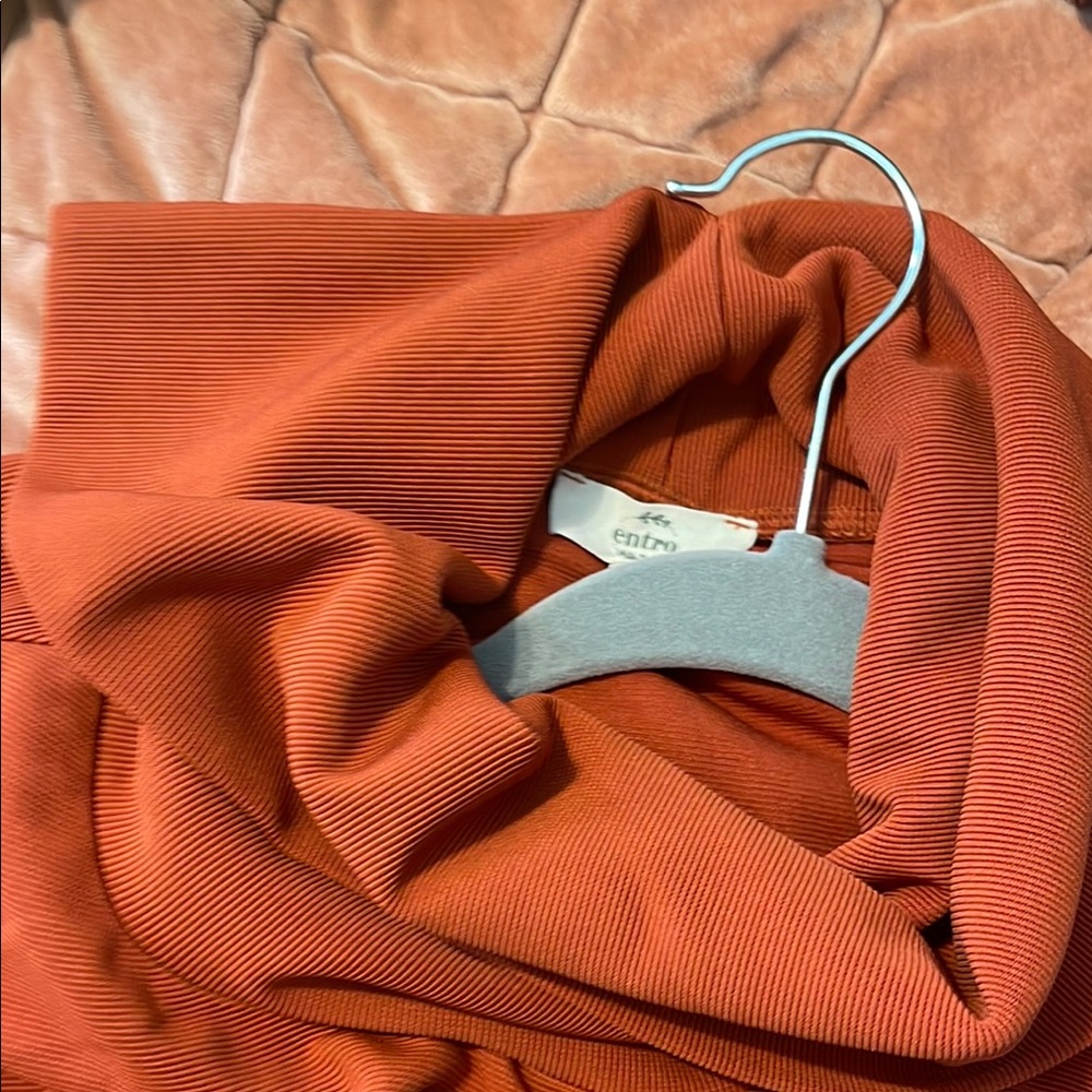 Entro Rust Ribbed Blouse